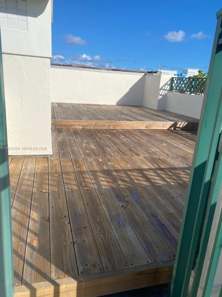 ARMITAGE PLACE NO 3 CONDO - Residential