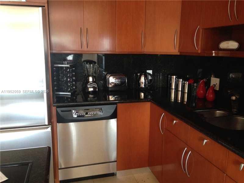 ARMITAGE PLACE NO 3 CONDO - Residential