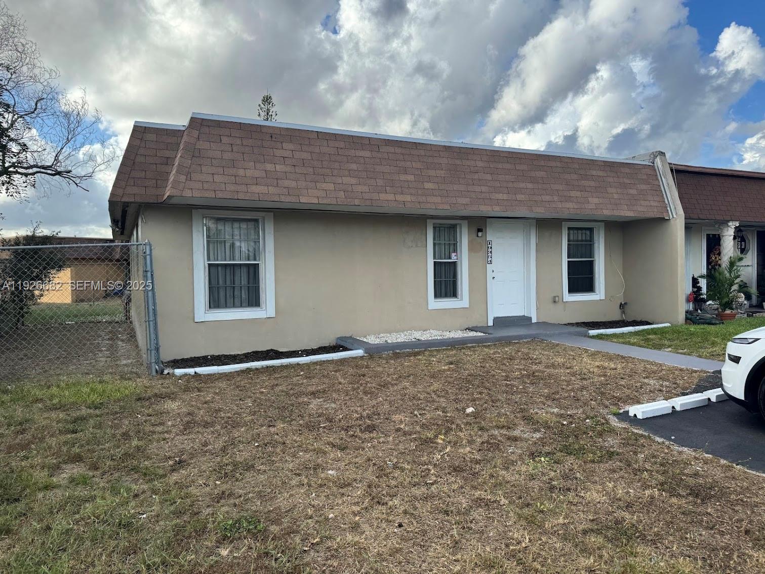 LESLIE ESTATES SEC 2 - Residential Lease