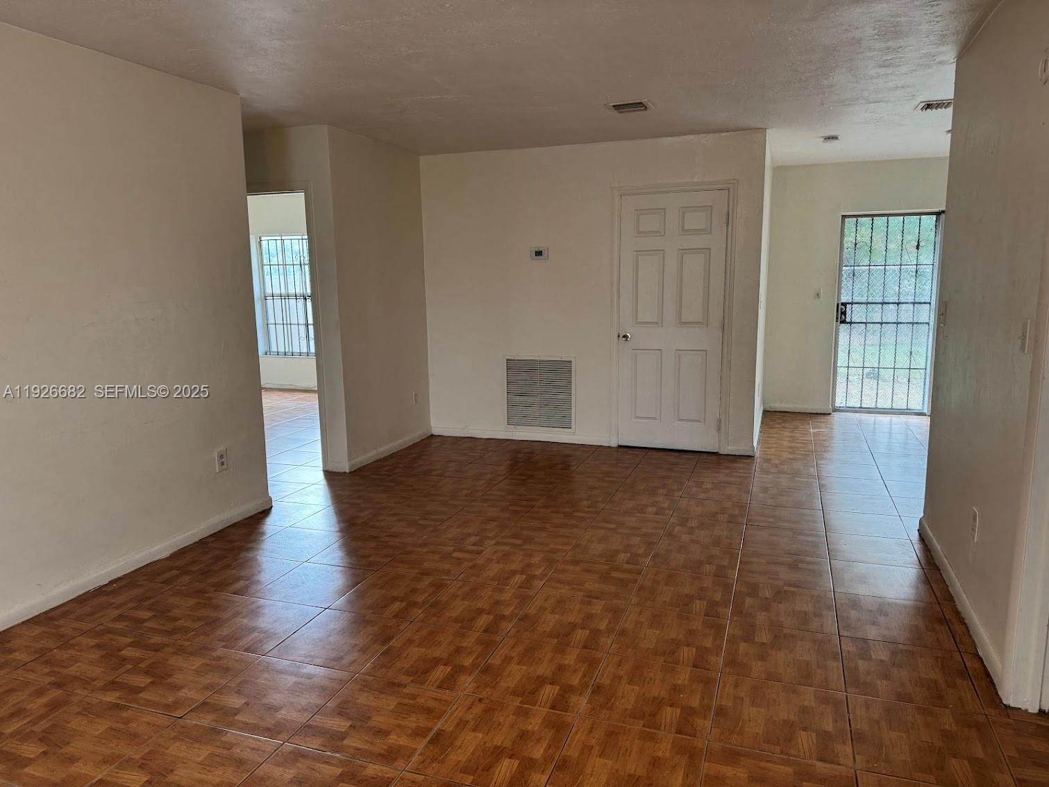 LESLIE ESTATES SEC 2 - Residential Lease