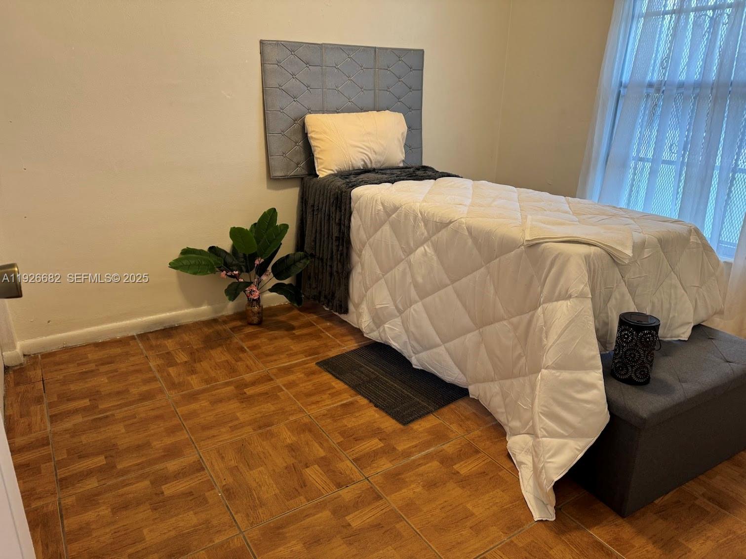 LESLIE ESTATES SEC 2 - Residential Lease