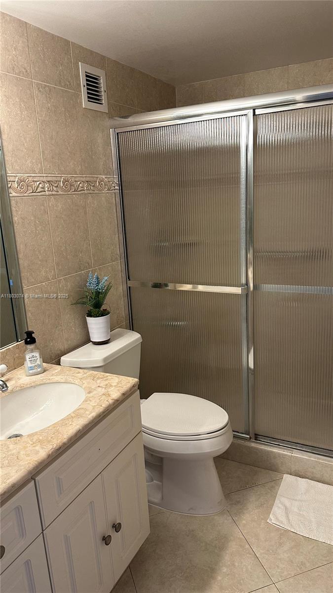 SEA AIR TOWERS CONDO - Residential Lease