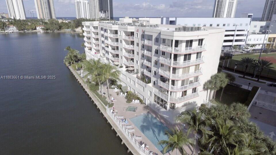 LES PELICANS (THE PELICAN - Residential