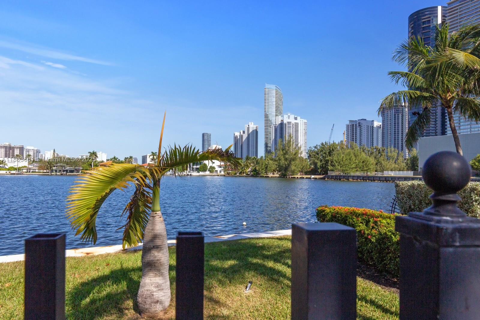 LES PELICANS (THE PELICAN - Residential