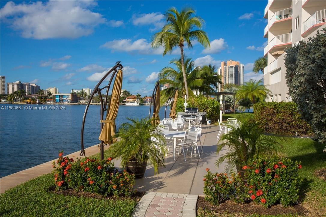 LES PELICANS (THE PELICAN - Residential