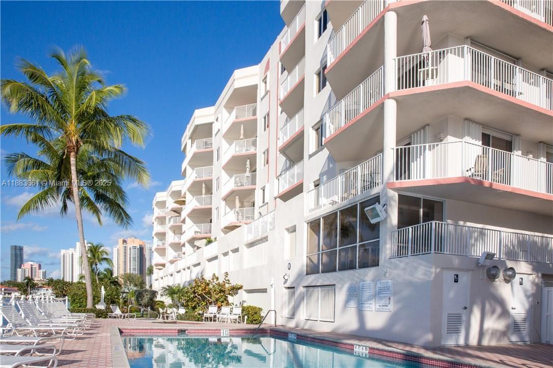 LES PELICANS (THE PELICAN - Residential
