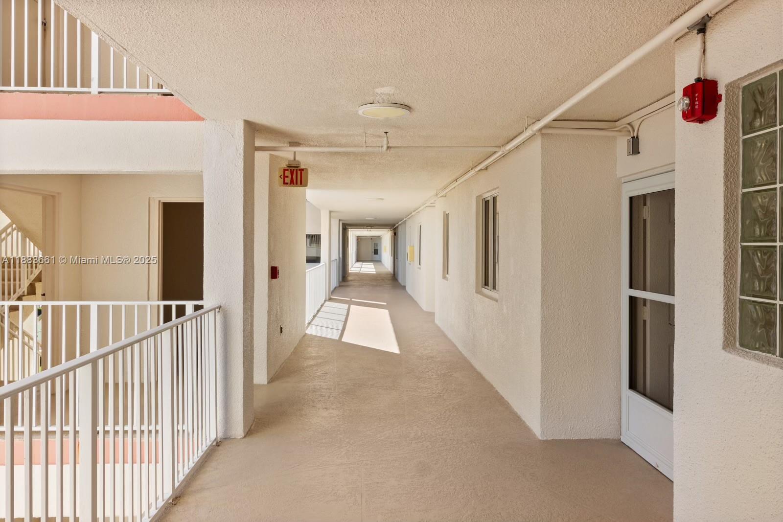 LES PELICANS (THE PELICAN - Residential