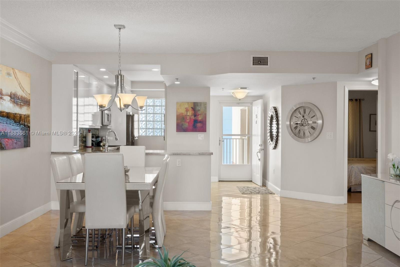LES PELICANS (THE PELICAN - Residential