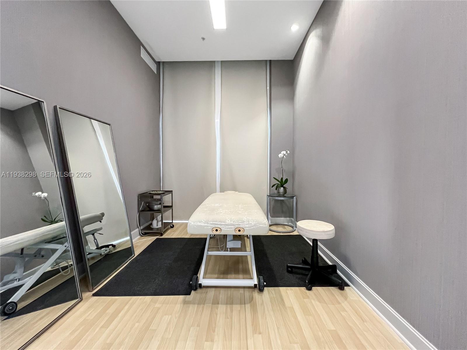 TRUMP ROYALE CONDO - Residential