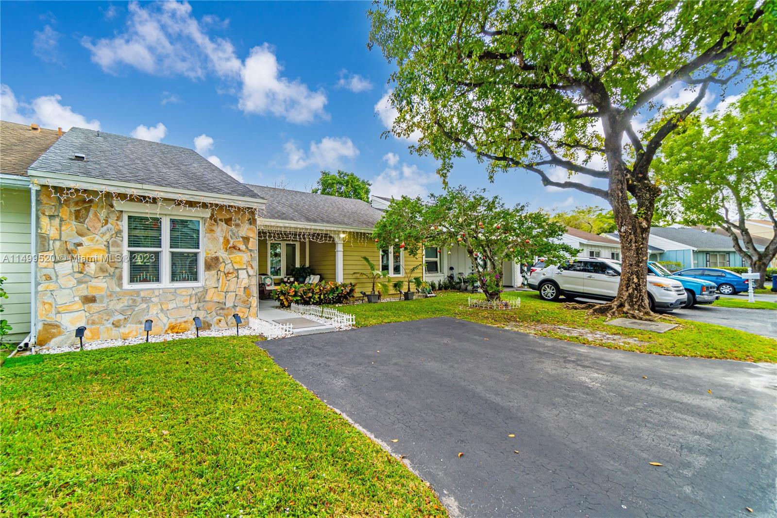 Step into this charming three-bedroom, two-bathroom Villa in the great neighborhood of Country Walk that is recently remodeled; The open floor plan welcomes you with an abundance of natural light. The remodeled bathrooms add a touch of luxury, boasting sleek fixtures and contemporary finishes. The spacious kitchen provides ample room with updated appliances and generous counter space, while the open layout seamlessly connects the kitchen to the living areas.
Open House January 7th 04:00-06:00 pm.
Enjoy access to a fantastic clubhouse featuring amenities such as tennis courts and a pool. These facilities add to your lifestyle, offering opportunities for recreation and leisure right within the community.