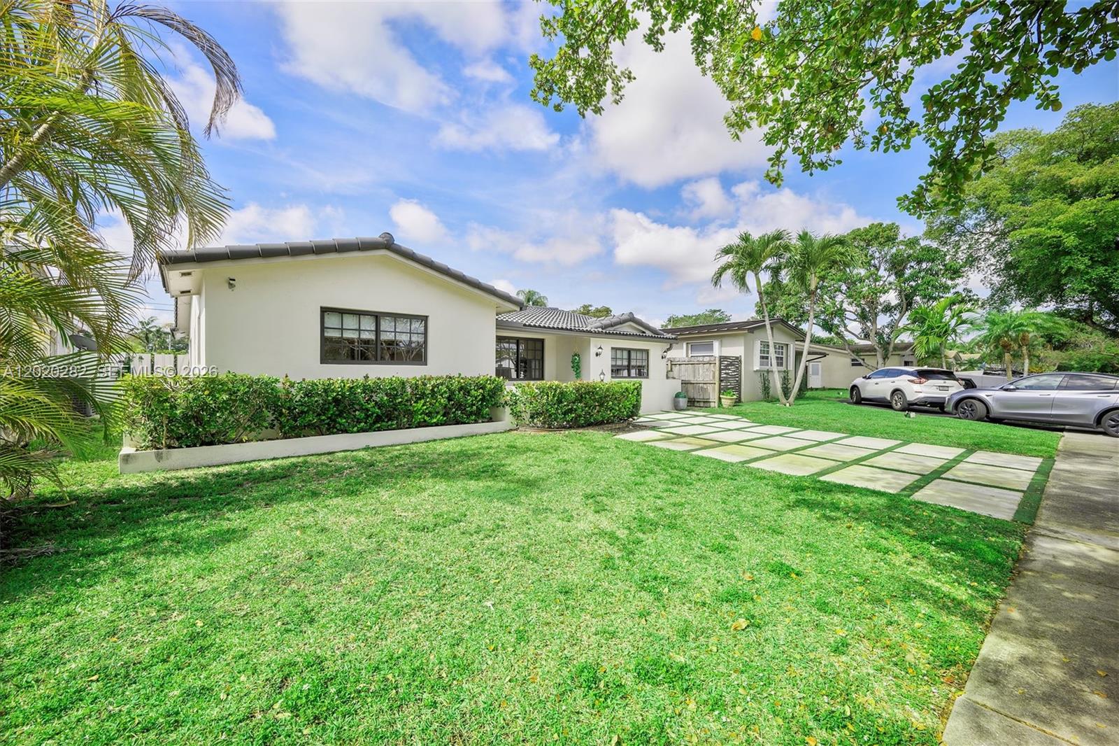 4208 Monroe St -