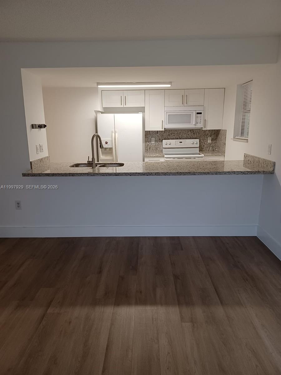 PARKWAY GROVE CONDO PART - Residential Lease