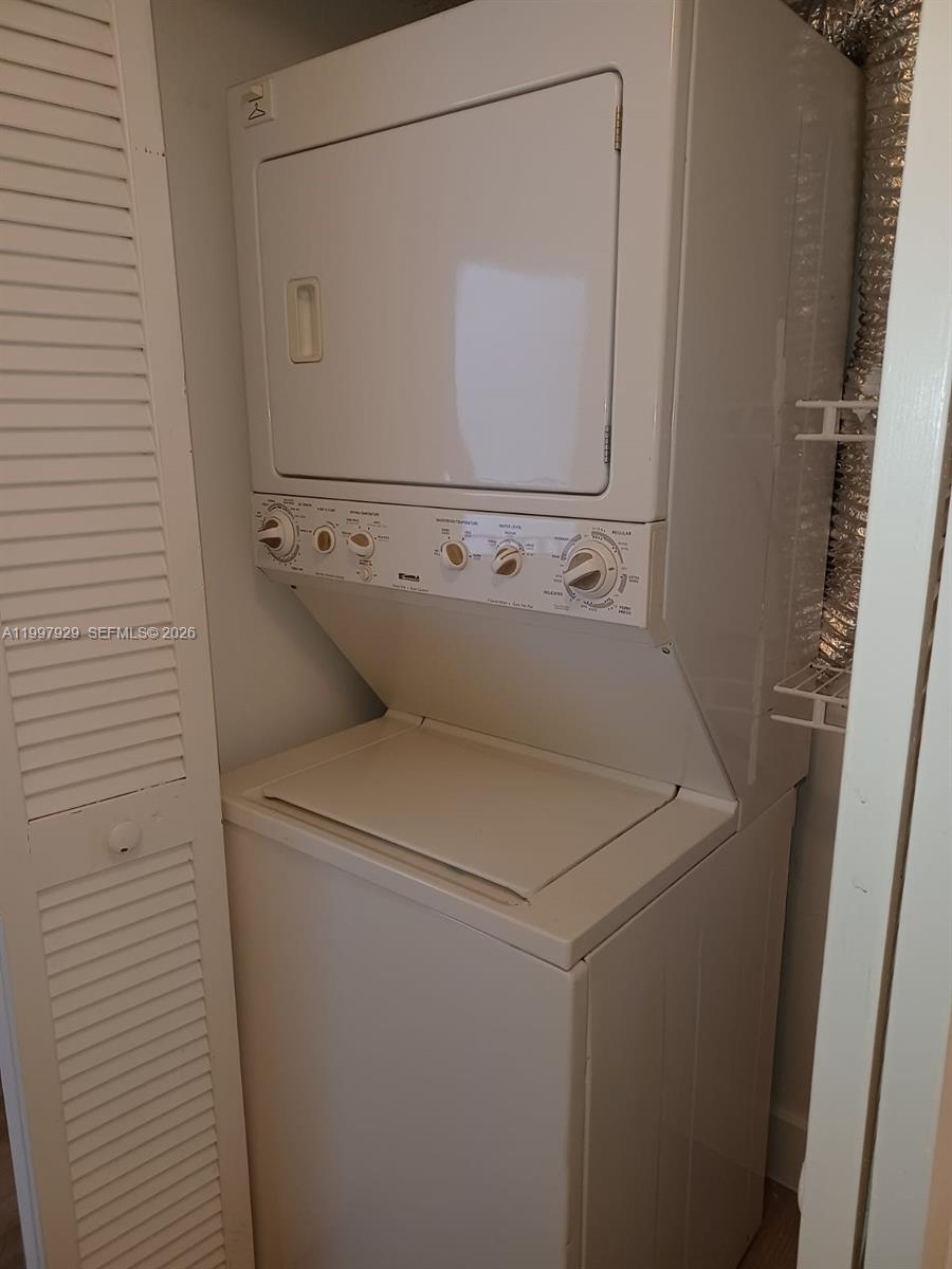 PARKWAY GROVE CONDO PART - Residential Lease