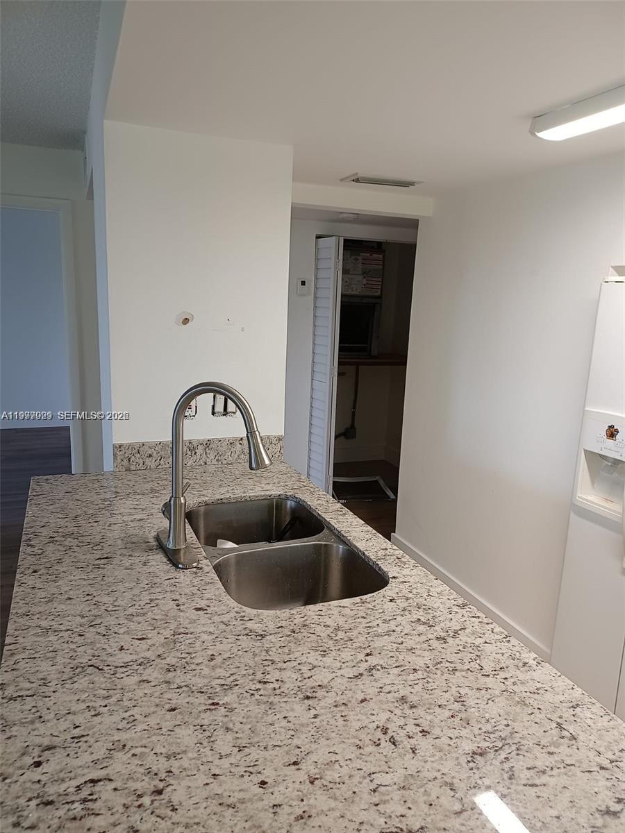 PARKWAY GROVE CONDO PART - Residential Lease