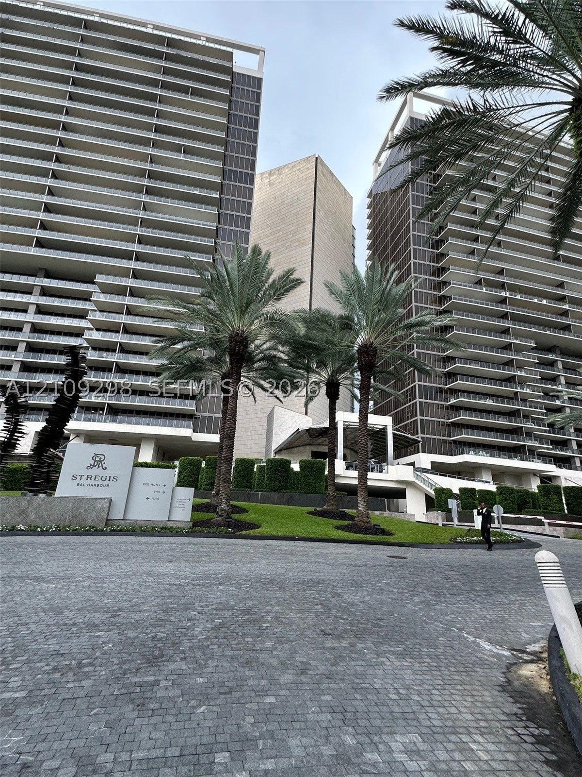 9703 Collins Ave 400