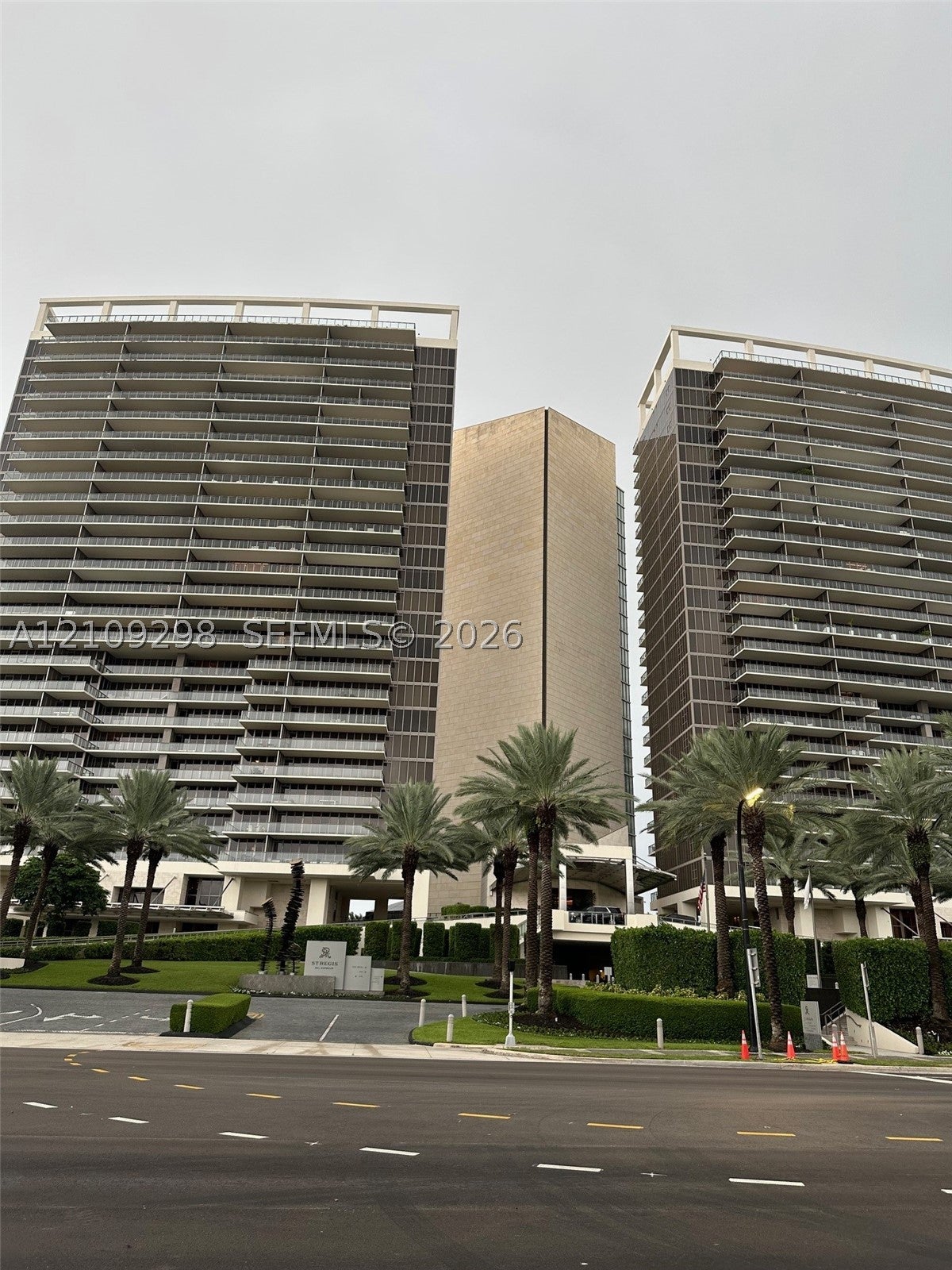 9703 Collins Ave 400