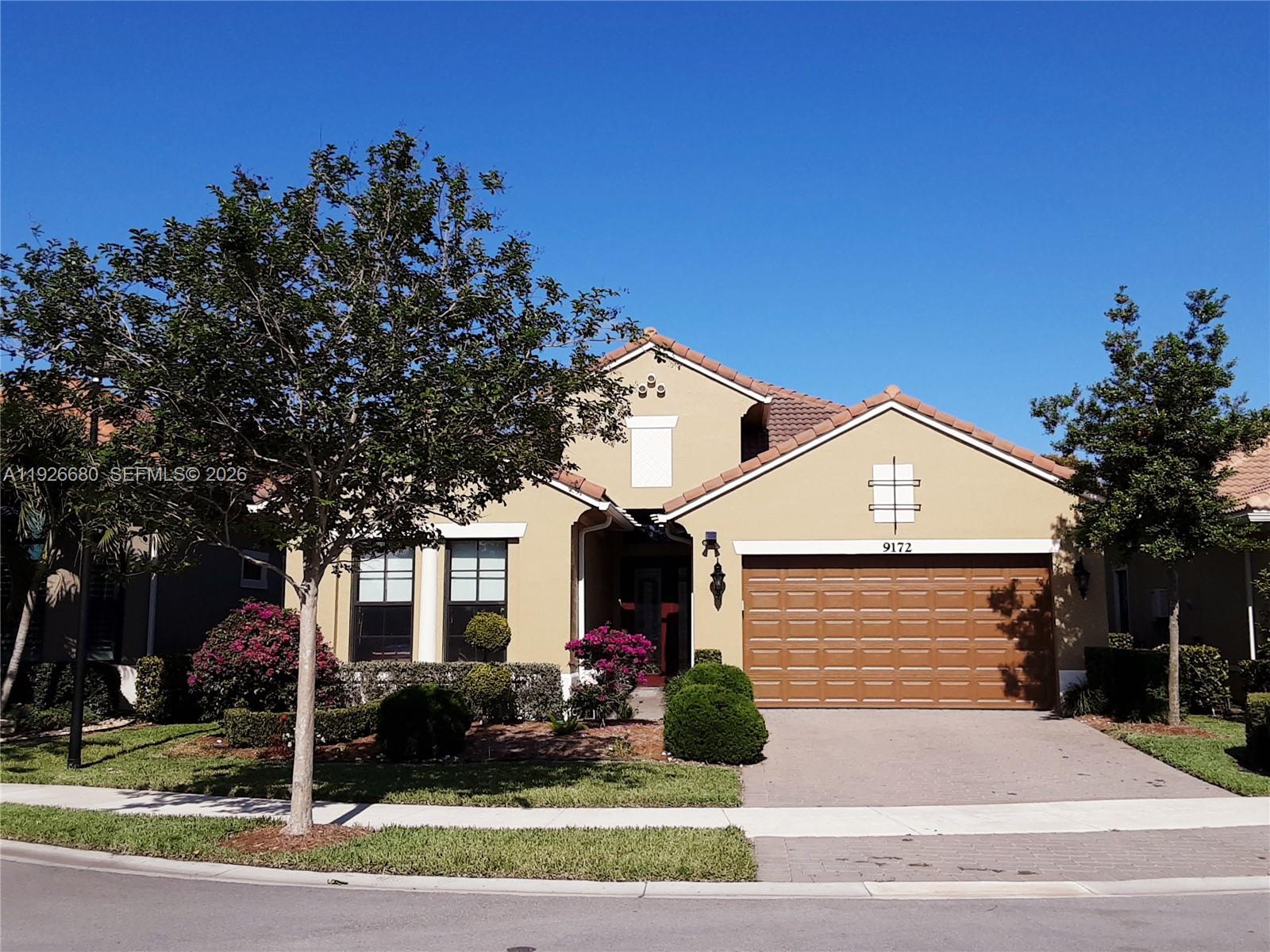 9172 E Leon Cir E