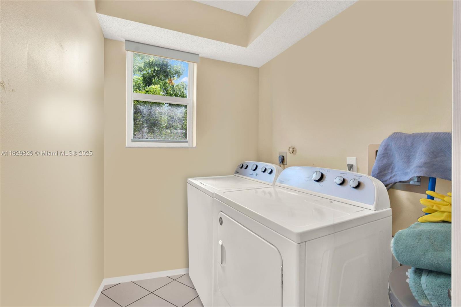 SUNRISE LAKES 194 CONDO - Residential