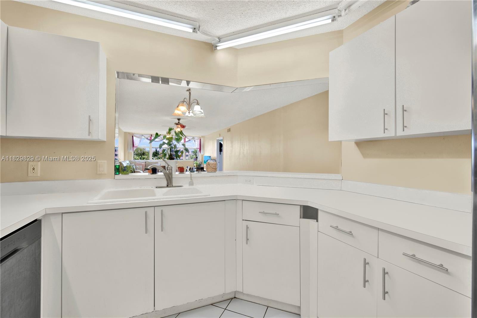 SUNRISE LAKES 194 CONDO - Residential