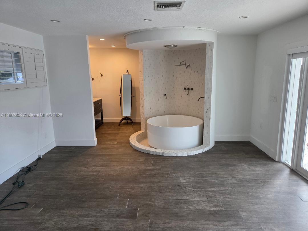 LAKE CATALINA - Residential Lease