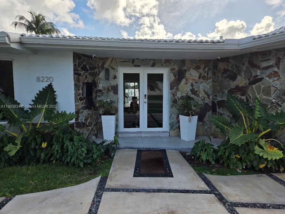 LAKE CATALINA - Residential Lease