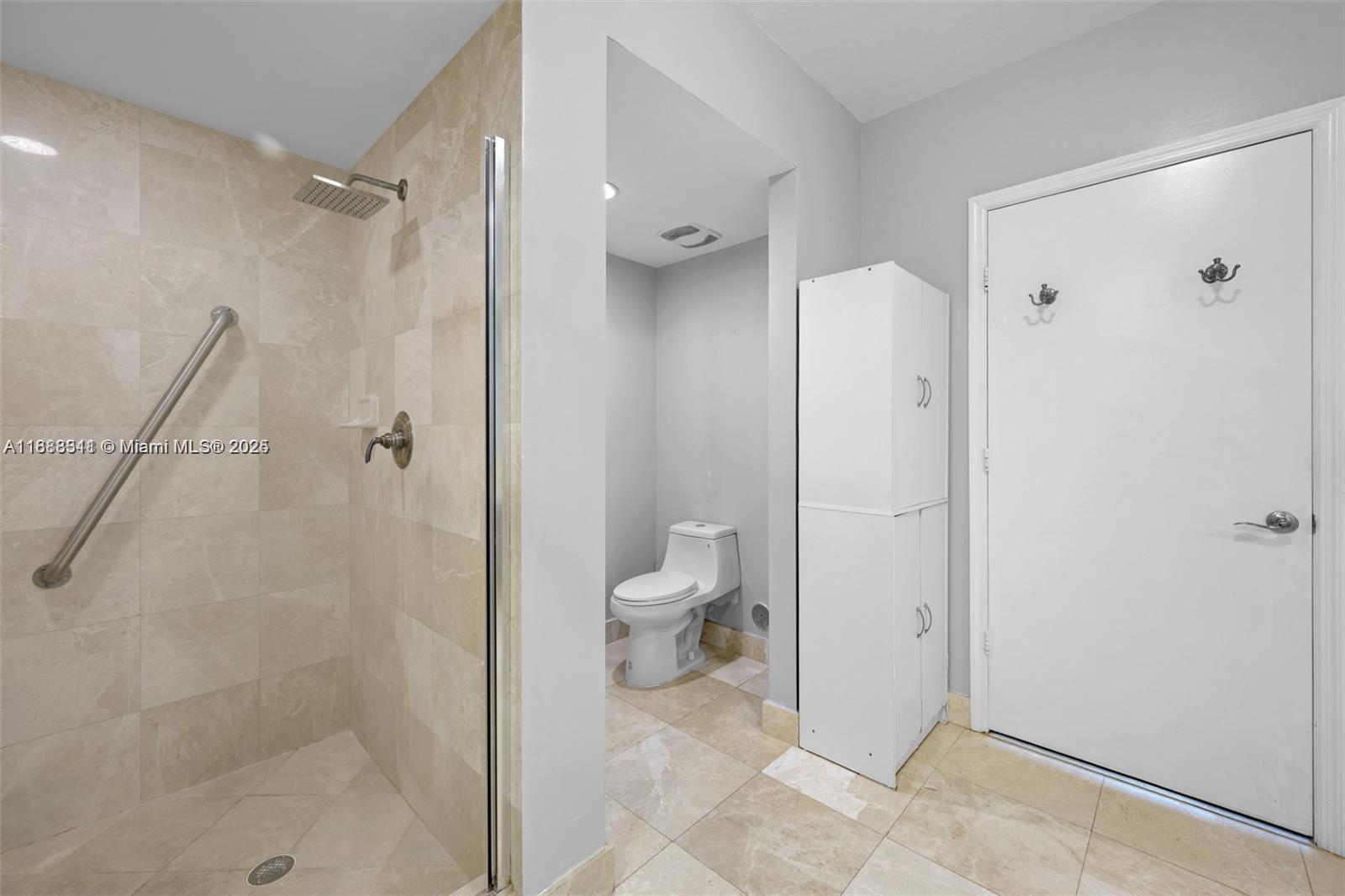 THE OAKS I CONDO - Residential