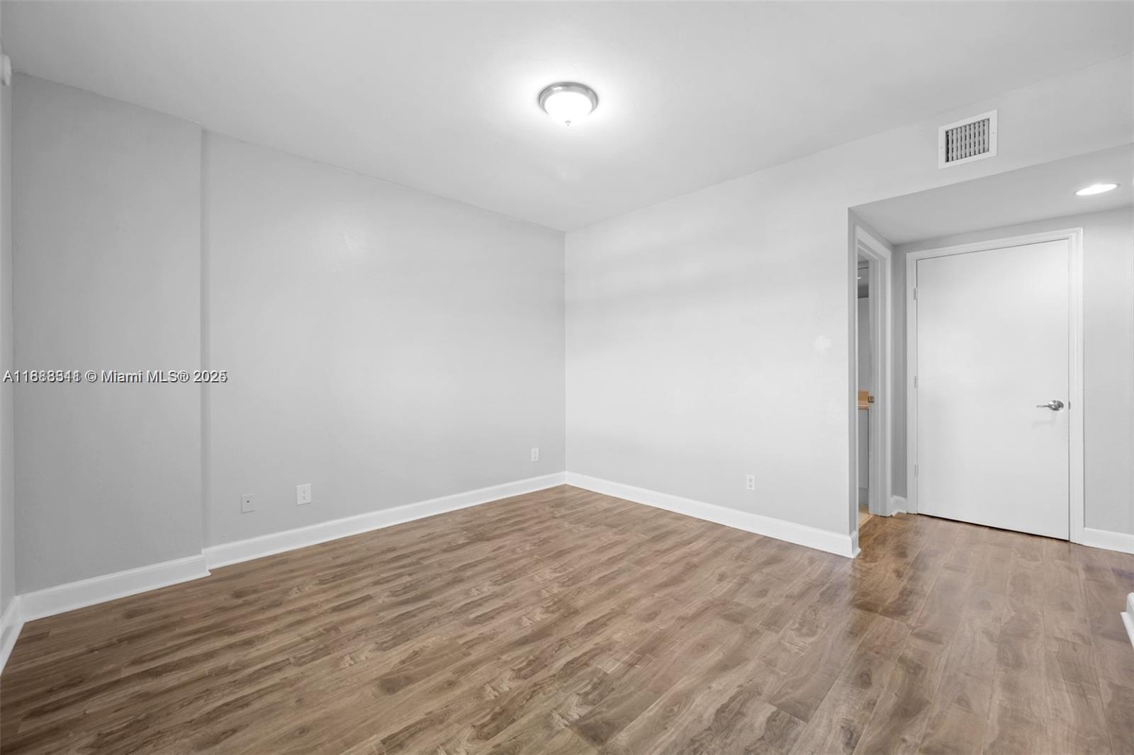 THE OAKS I CONDO - Residential
