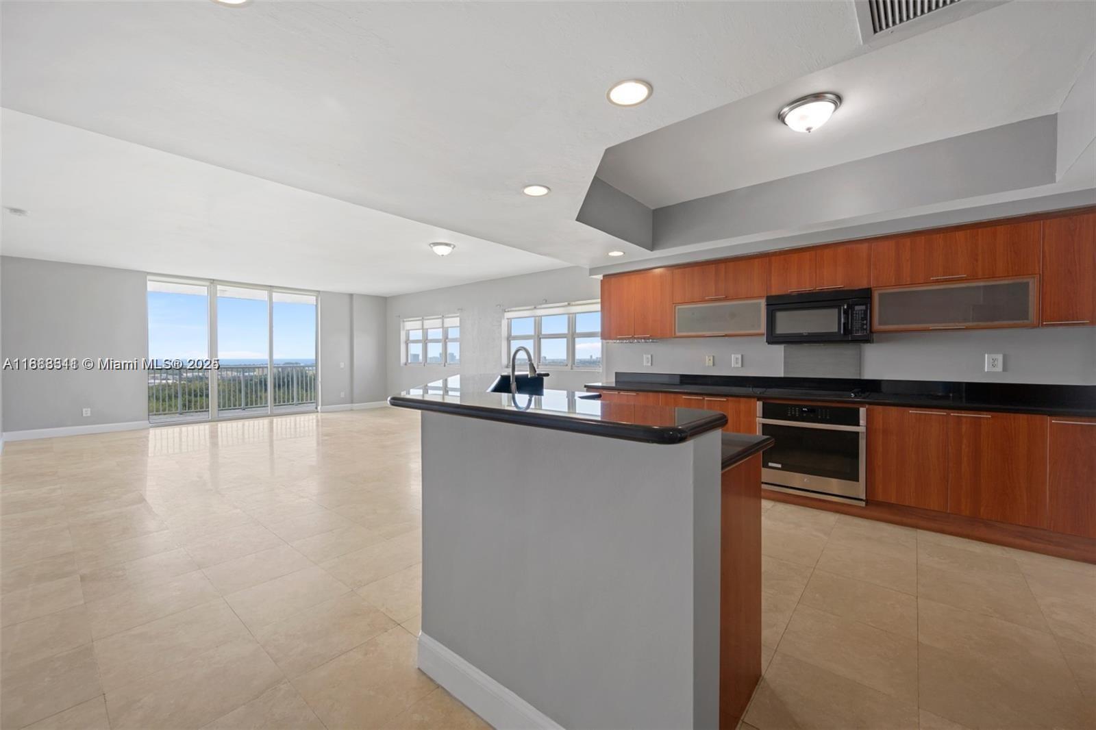 THE OAKS I CONDO - Residential