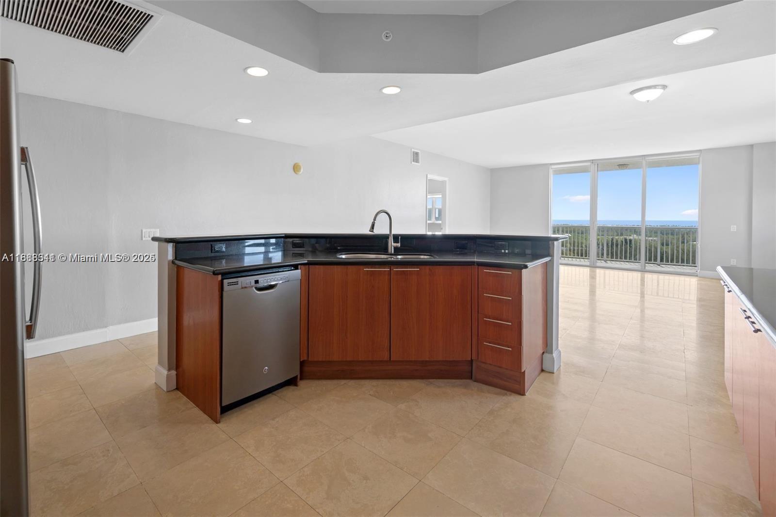 THE OAKS I CONDO - Residential