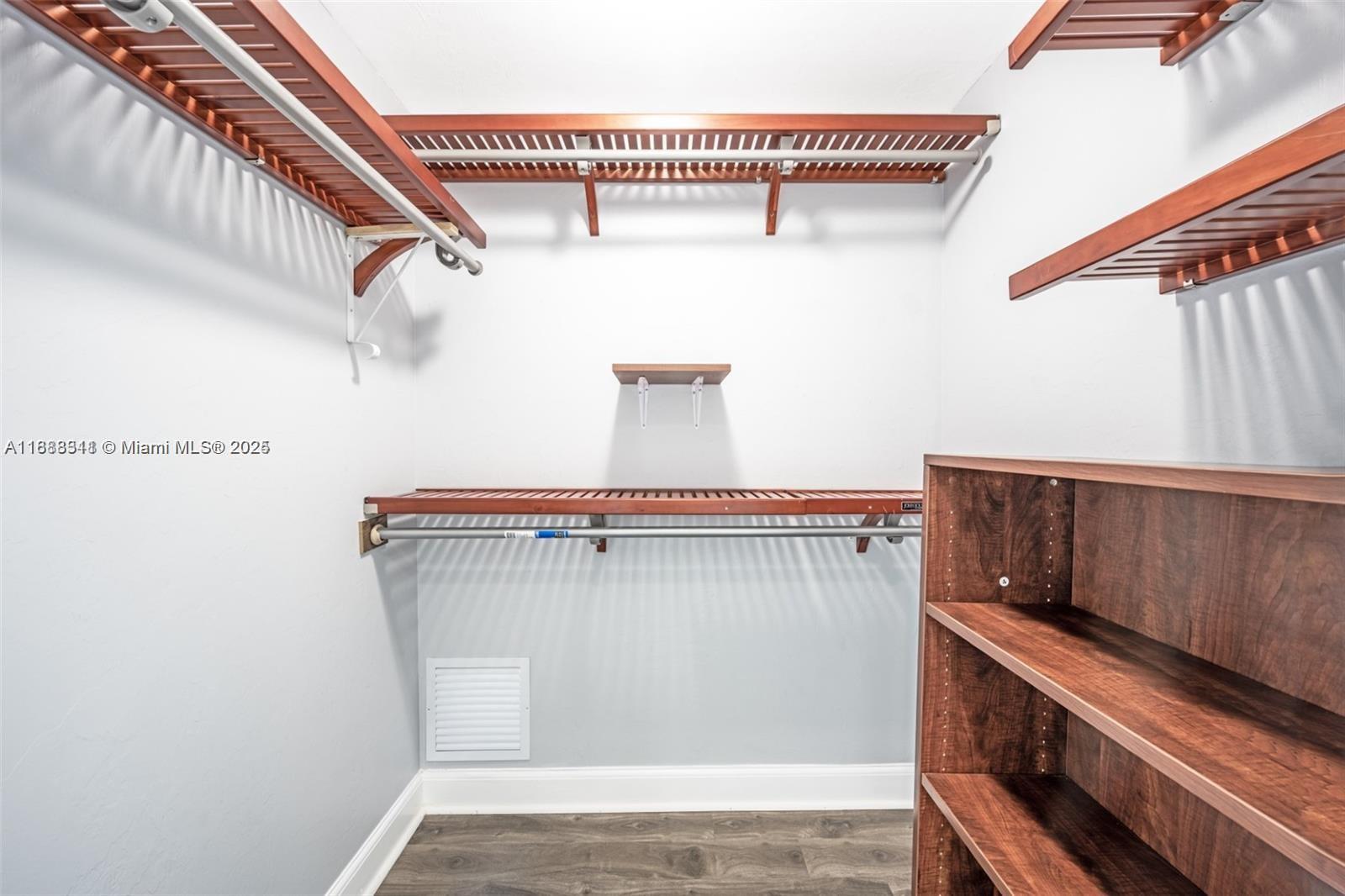 THE OAKS I CONDO - Residential