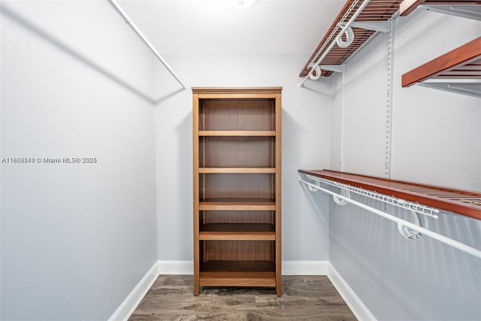 THE OAKS I CONDO - Residential