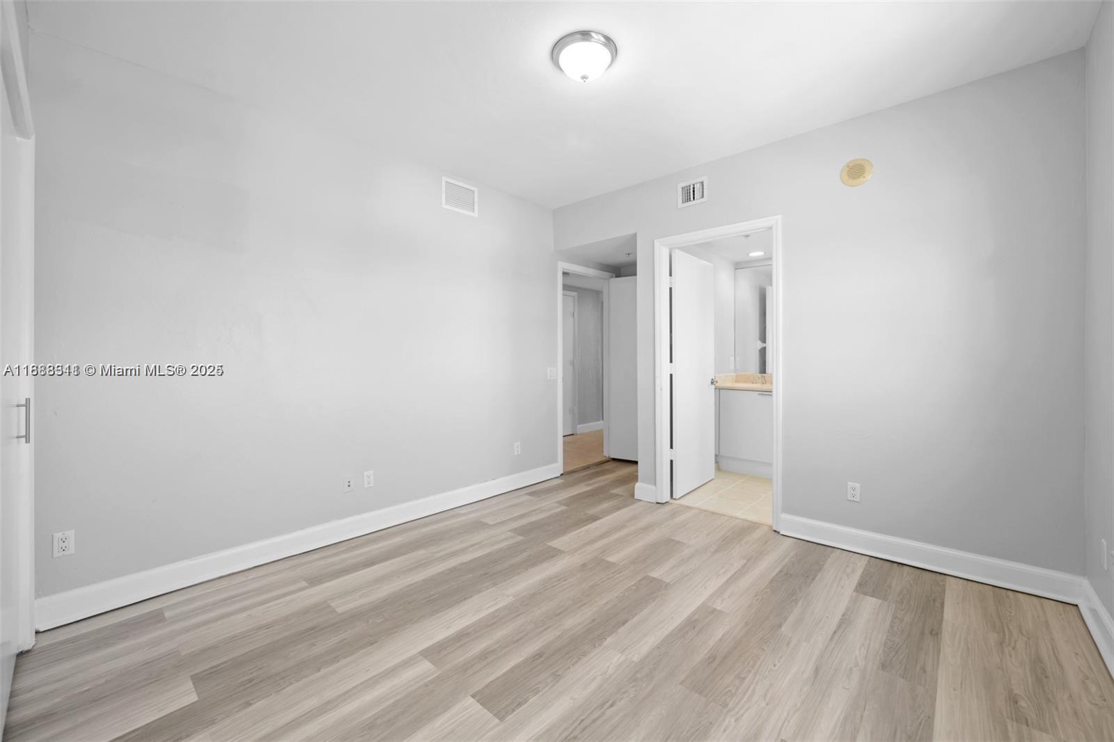 THE OAKS I CONDO - Residential
