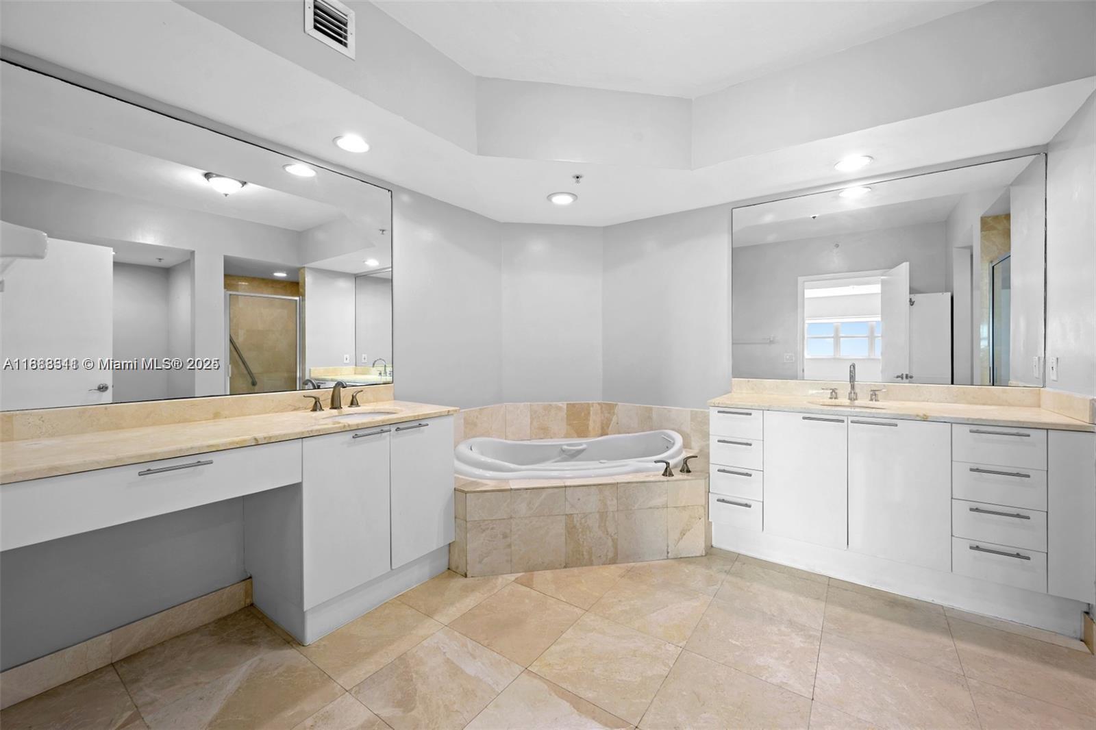 THE OAKS I CONDO - Residential