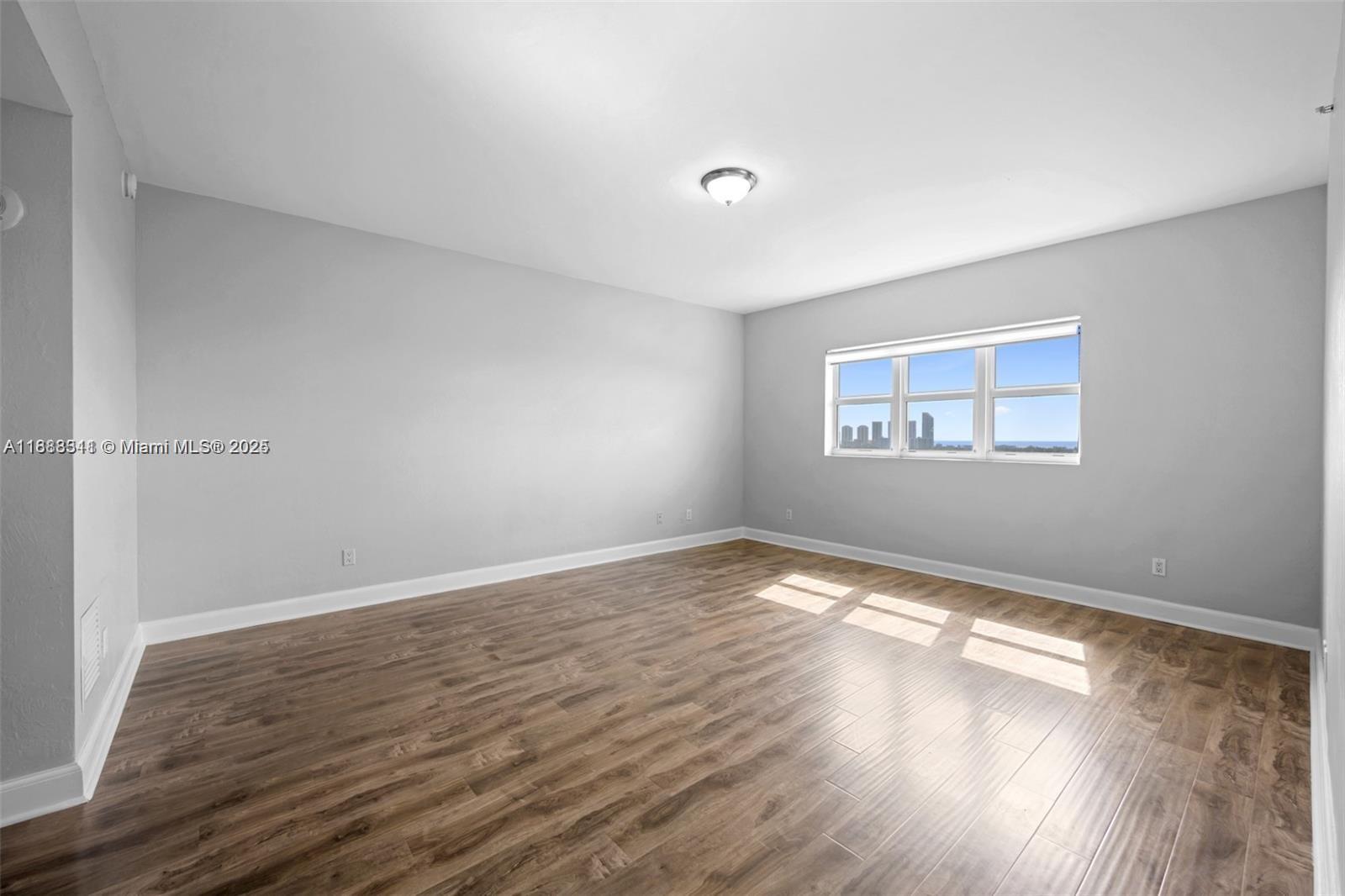 THE OAKS I CONDO - Residential