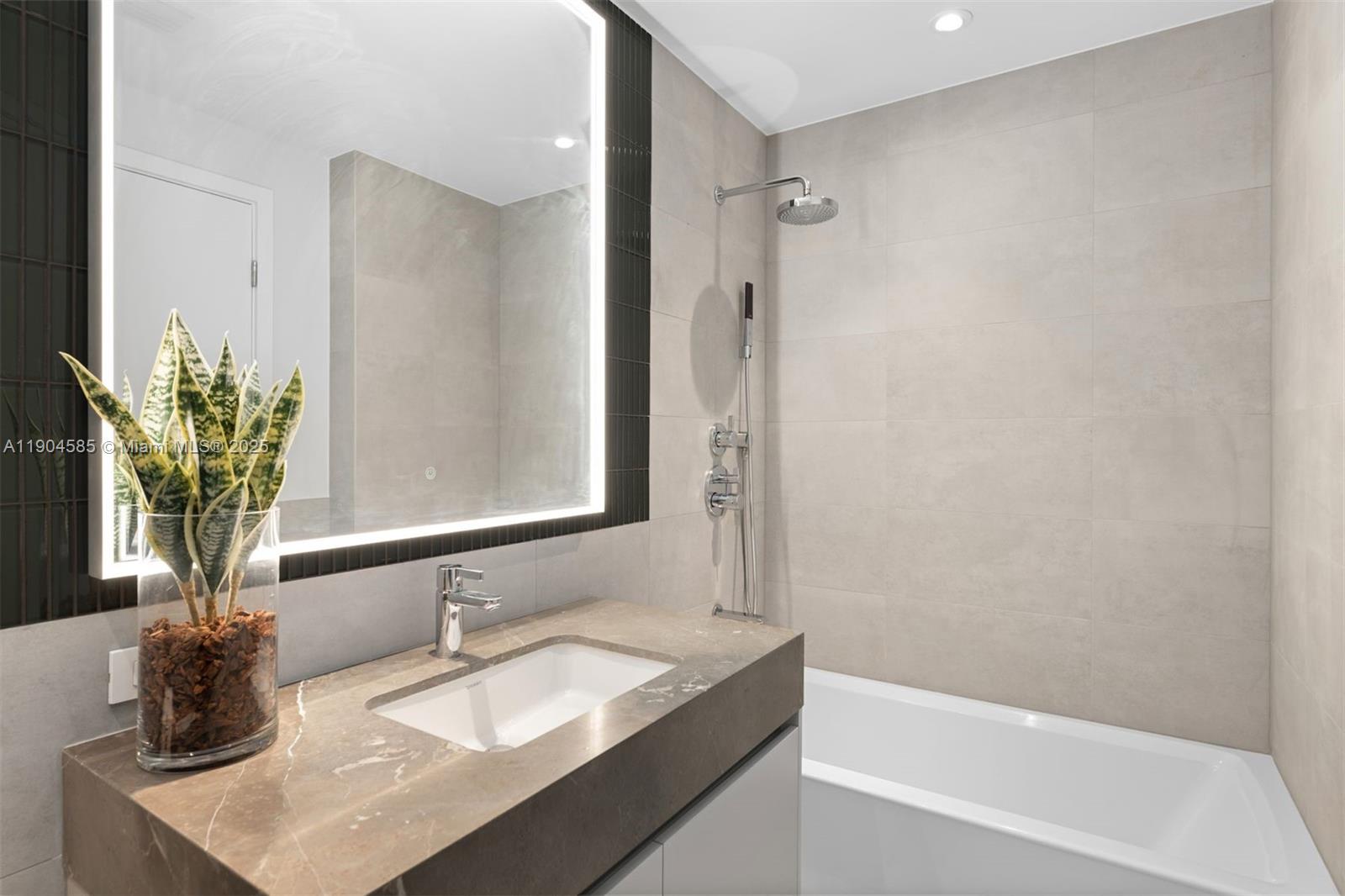 FIVE PARK - Residential Lease