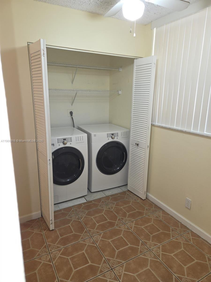 LAKE EMERALD - Residential