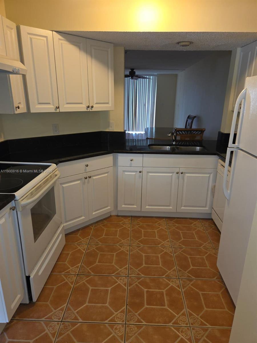 LAKE EMERALD - Residential