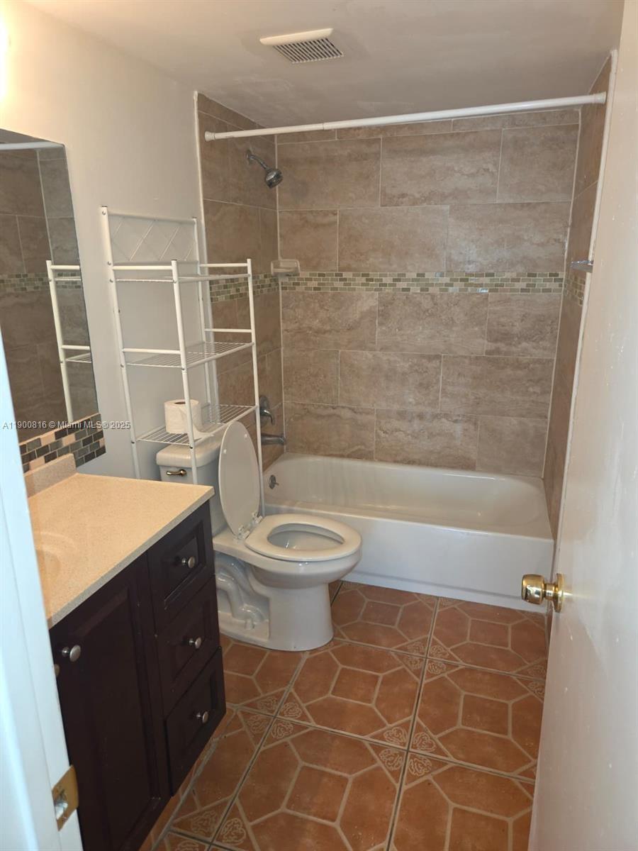 LAKE EMERALD - Residential