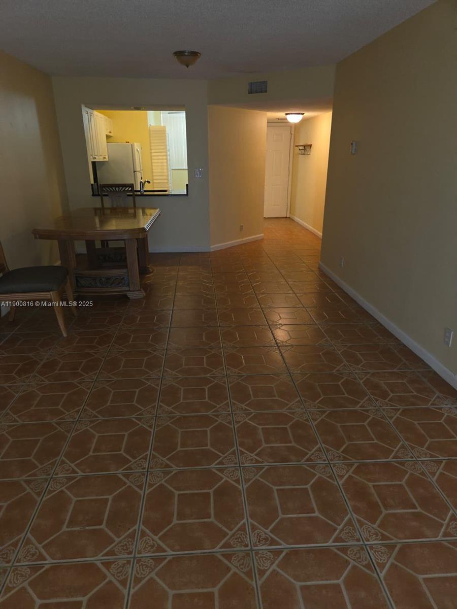 LAKE EMERALD - Residential