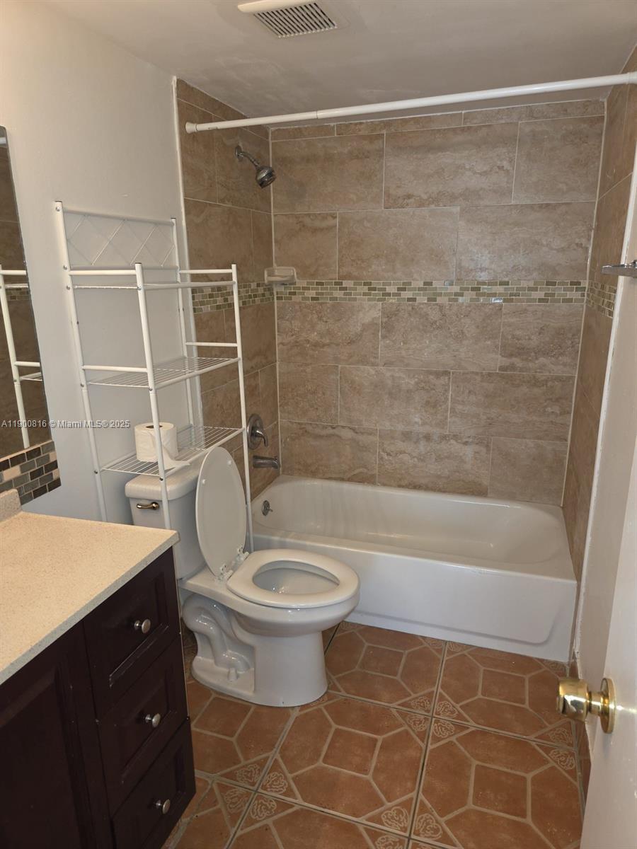 LAKE EMERALD - Residential