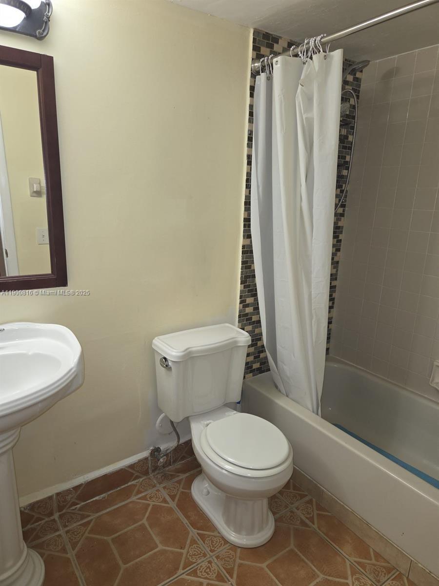 LAKE EMERALD - Residential