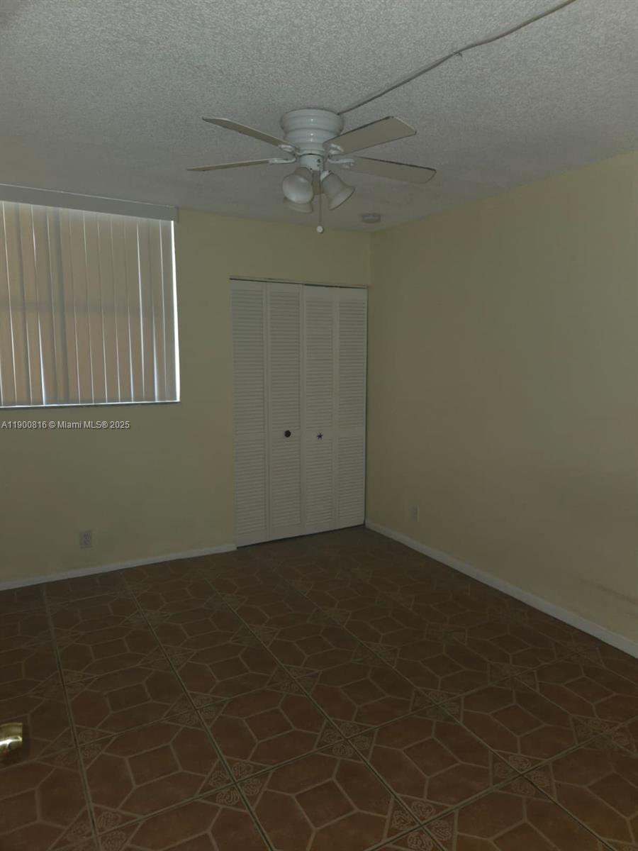 LAKE EMERALD - Residential