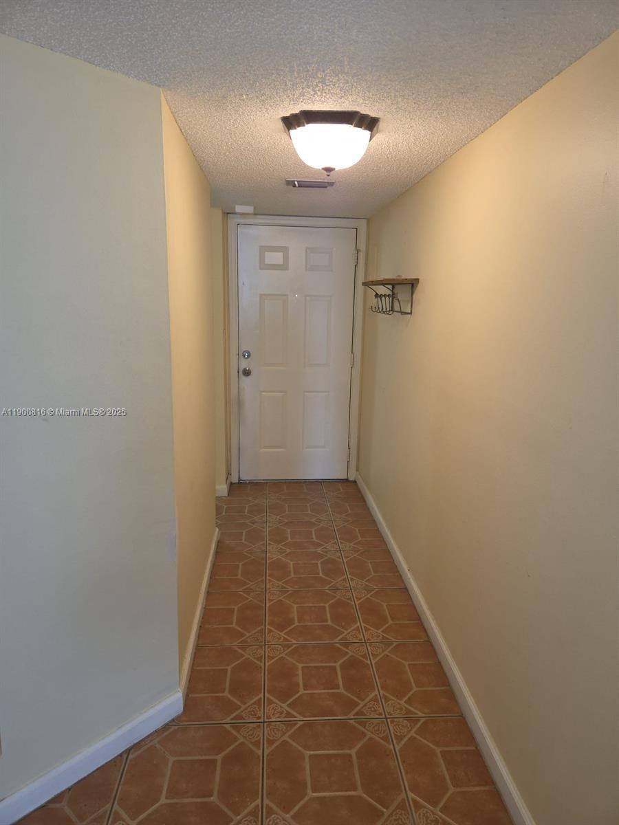 LAKE EMERALD - Residential