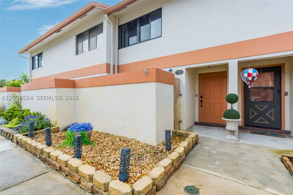 Photo of 7050 SW 42nd Ct, Davie, FL 33314 (MLS # A12038554)