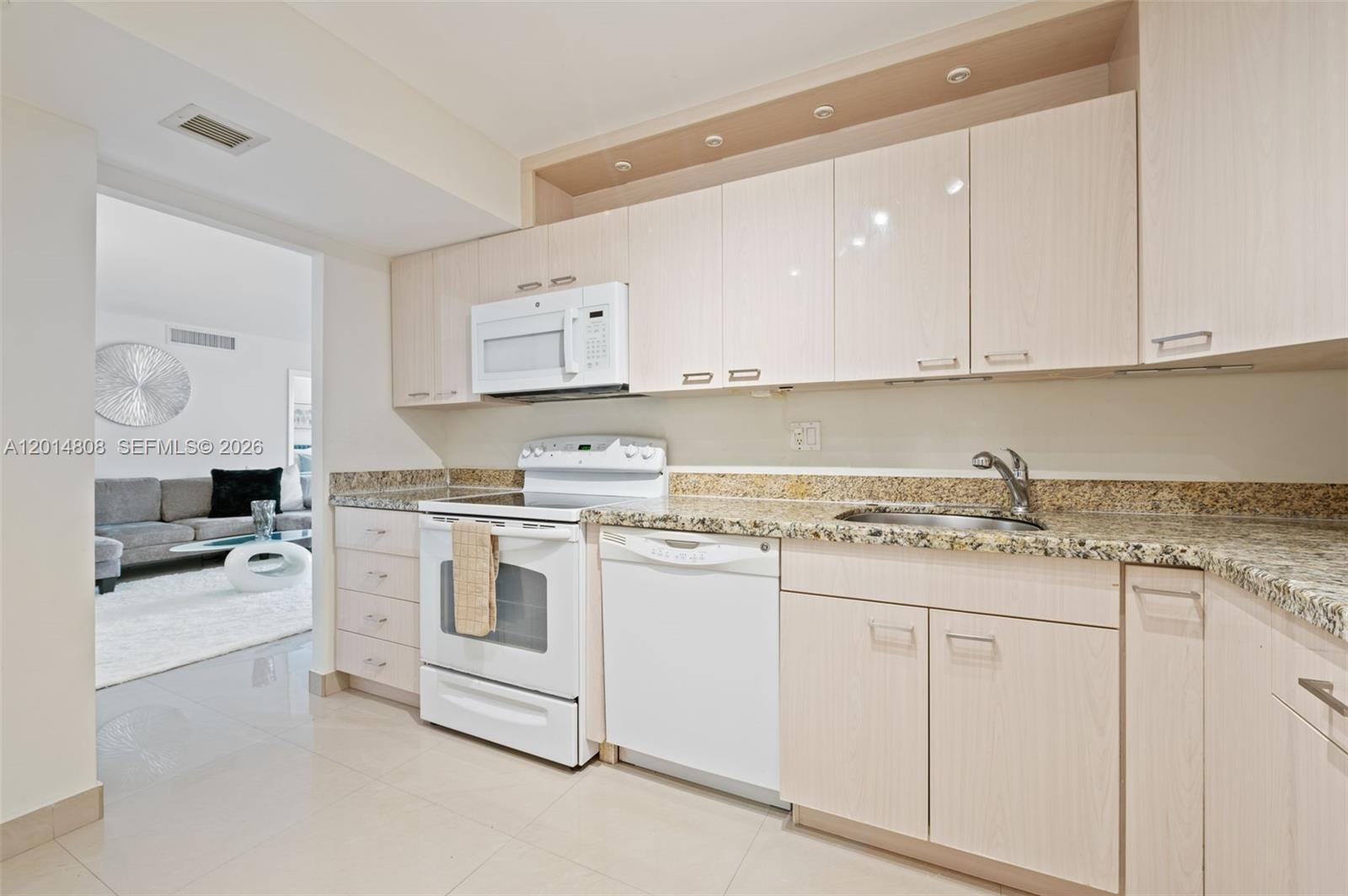 PLAZA TOWERS NORTH CONDO - Residential