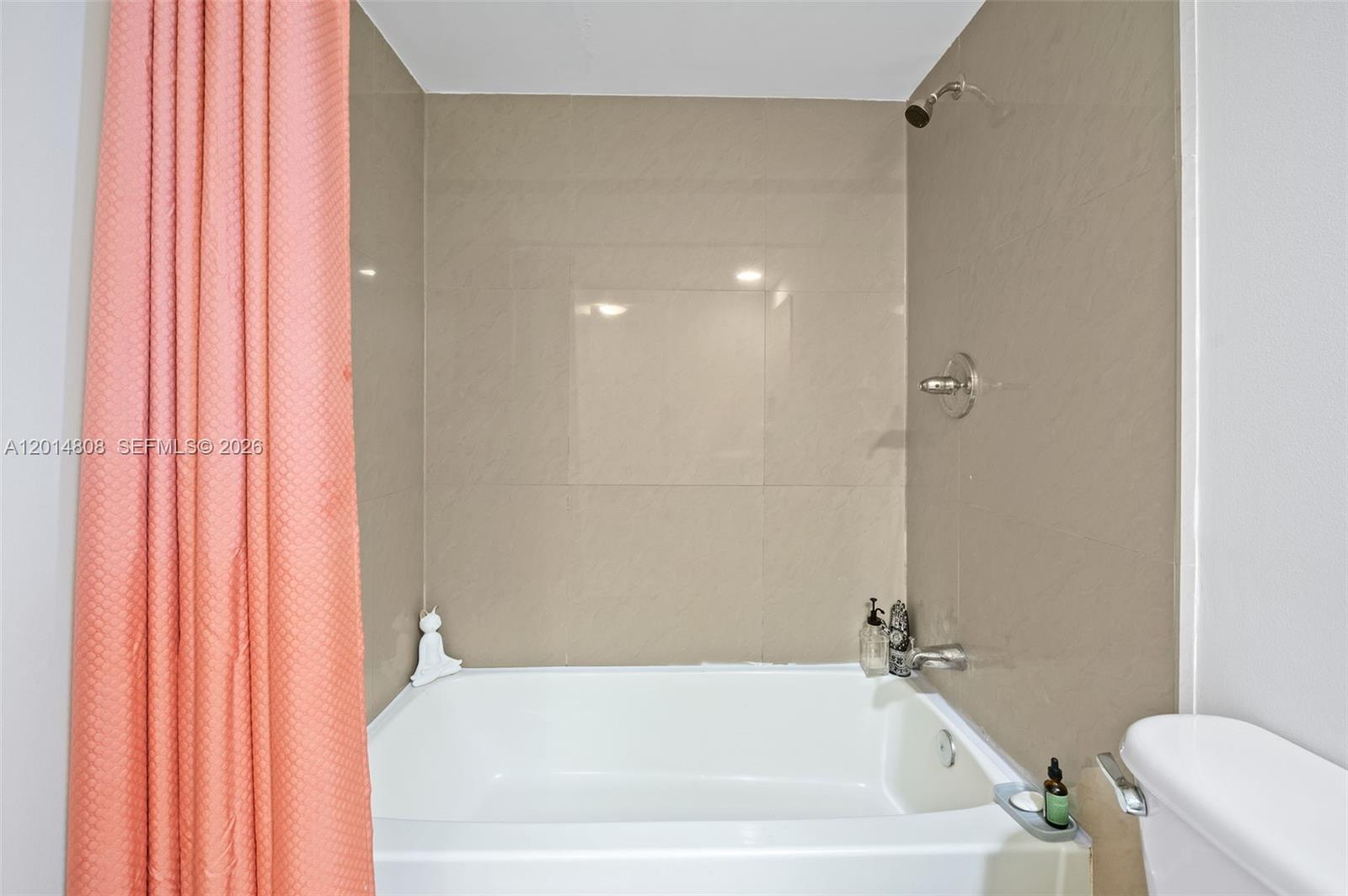 PLAZA TOWERS NORTH CONDO - Residential