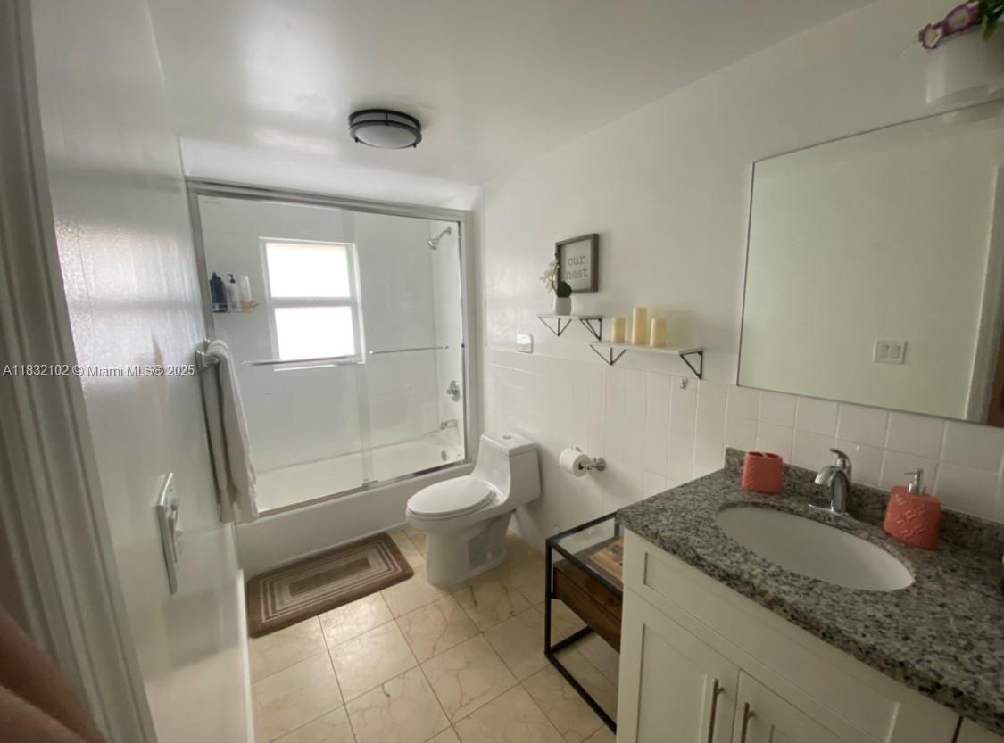 274 NW 32nd St 2
