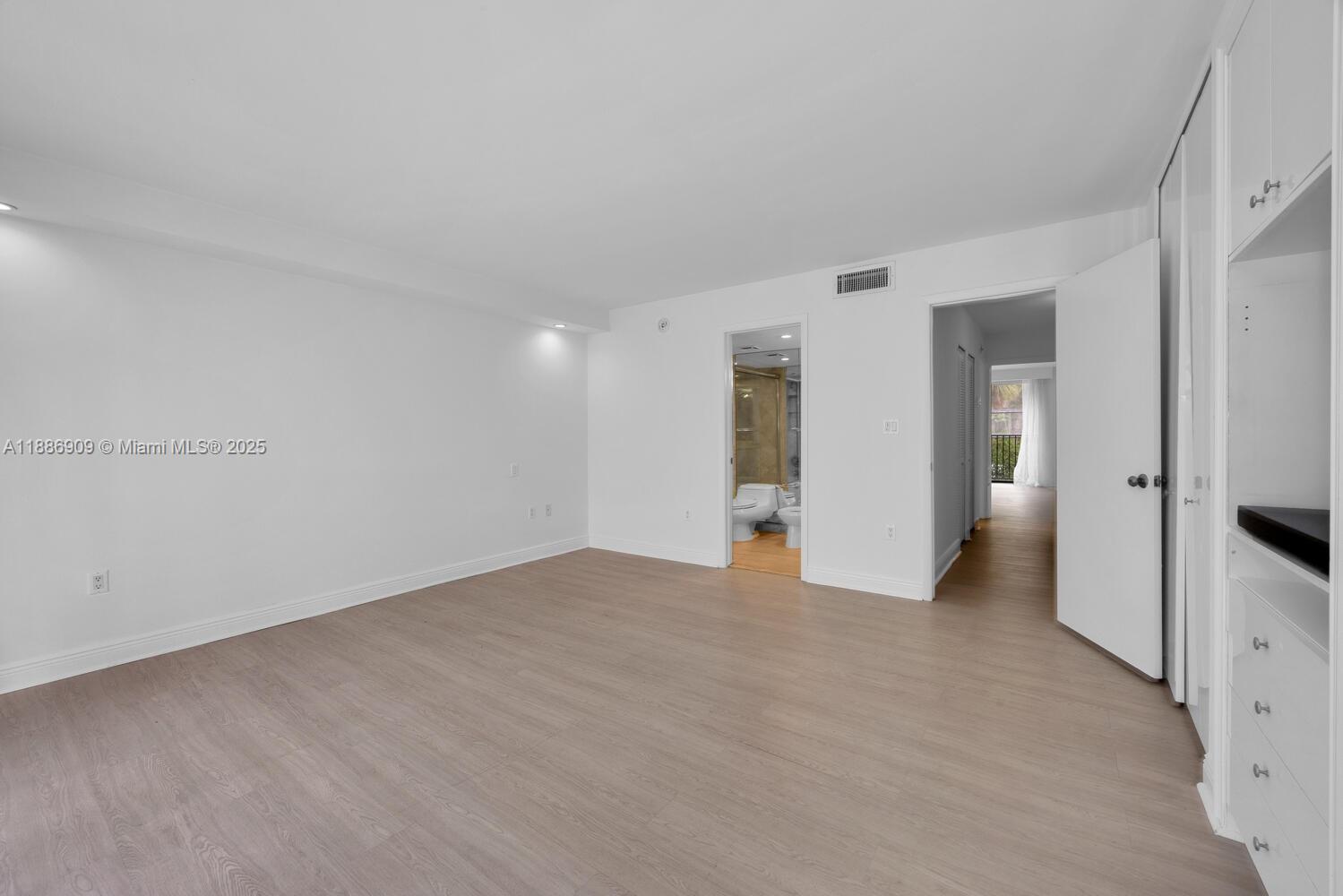 GRAPETREE TOWNHOUSE CONDO - Residential