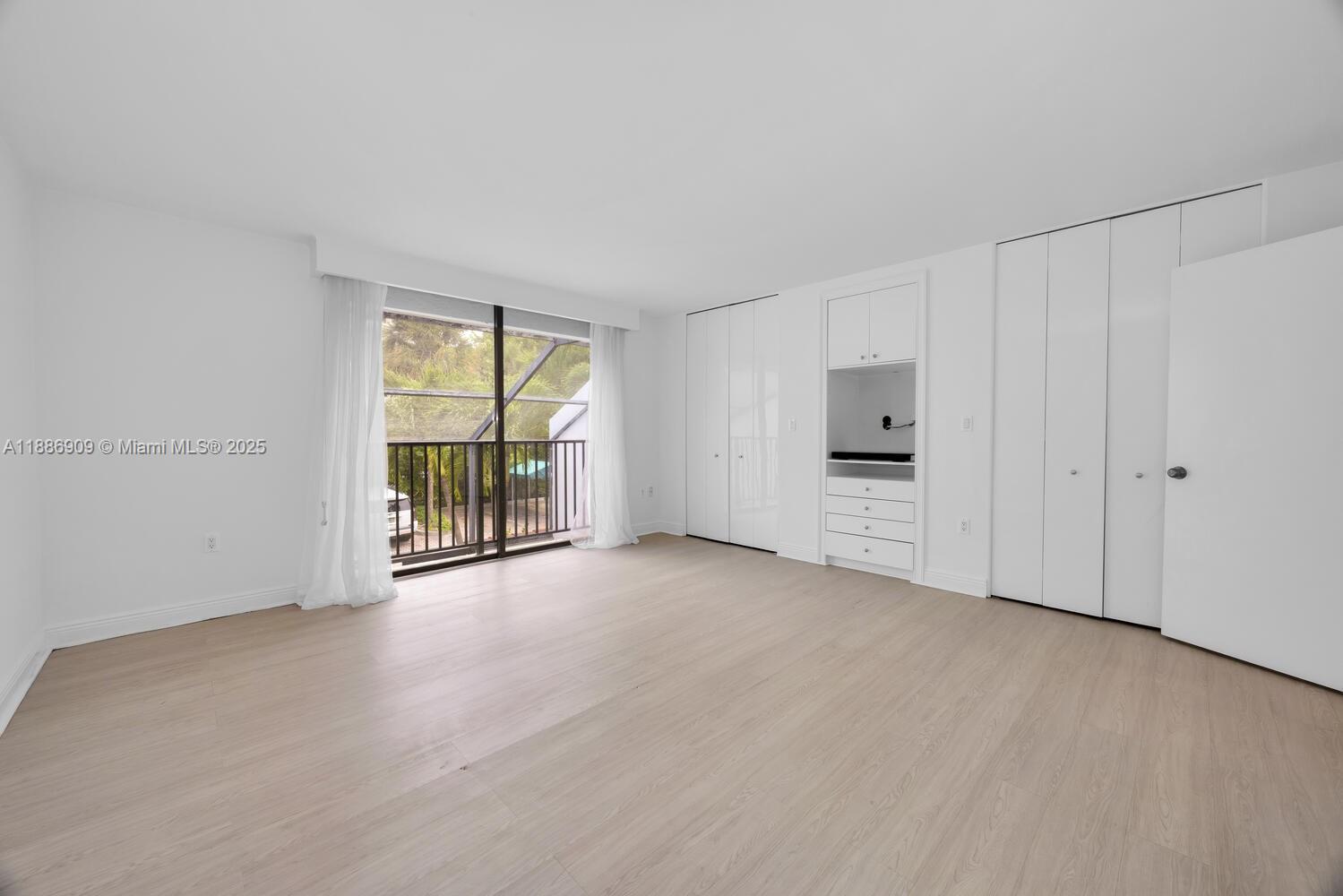 GRAPETREE TOWNHOUSE CONDO - Residential