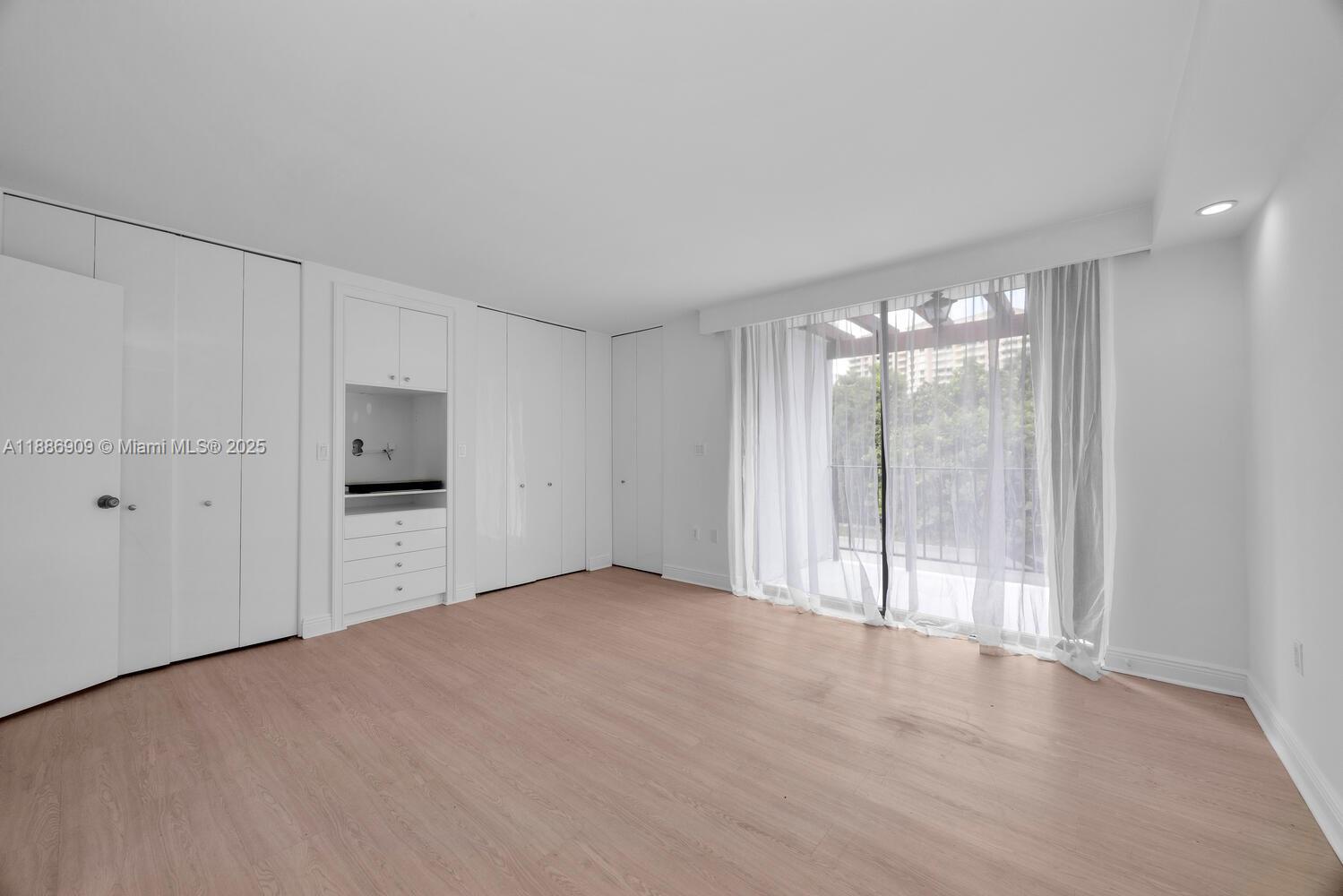 GRAPETREE TOWNHOUSE CONDO - Residential